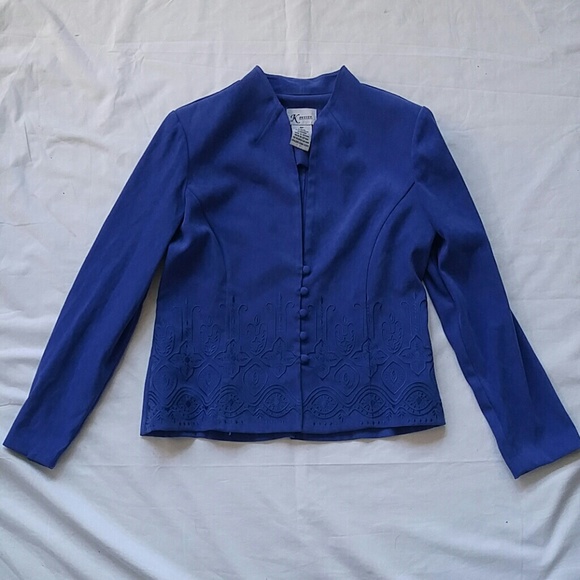 Blazer - Picture 4 of 7